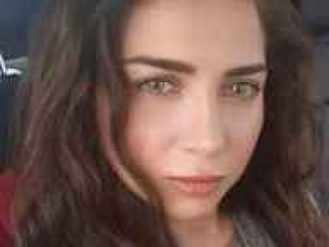 الفنانة مى عز الدين