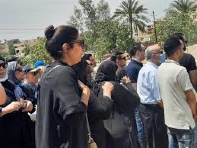 الإعلامية لميس سلامة خلال العزاء