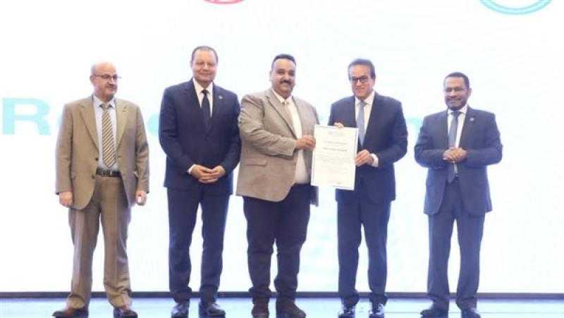 «مستشفى 15 مايو التخصصى» تتسلم شهادة دولية تقديرًا لجودها في سلامة المرضى