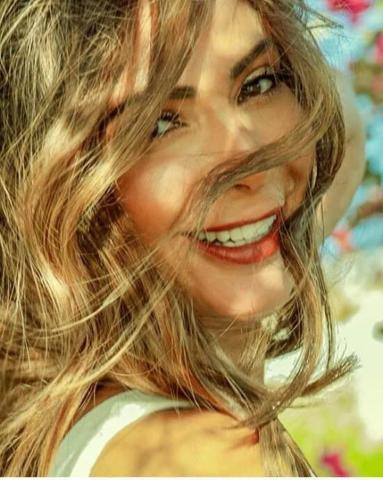 الفنانة منى زكى