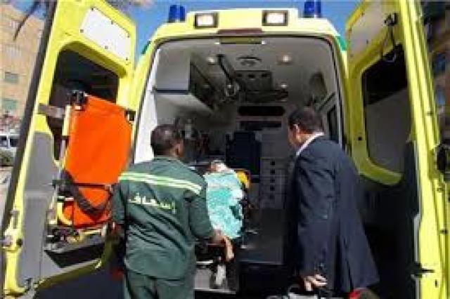 سيارة الاسعاف تنقل طفلا صدمته سيارة طائشة 