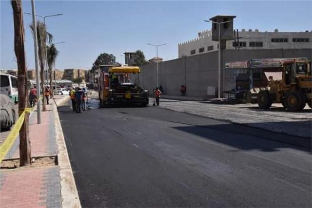 محافظ بورسعيد يتابع سير أعمال تطوير شارع عبد الرحمن شكرى بالضواحى