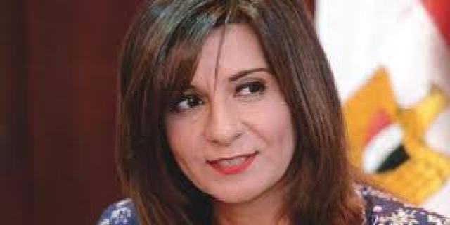 السفيرة نبيلة مكرم