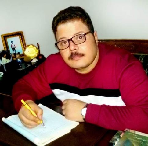 الكاتب الصحفى الحسين عبدالرازق