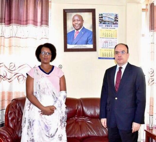 السفير المصري في بوجومبورا يلتقي بوزيرة الاتصالات والإعلام البوروندية