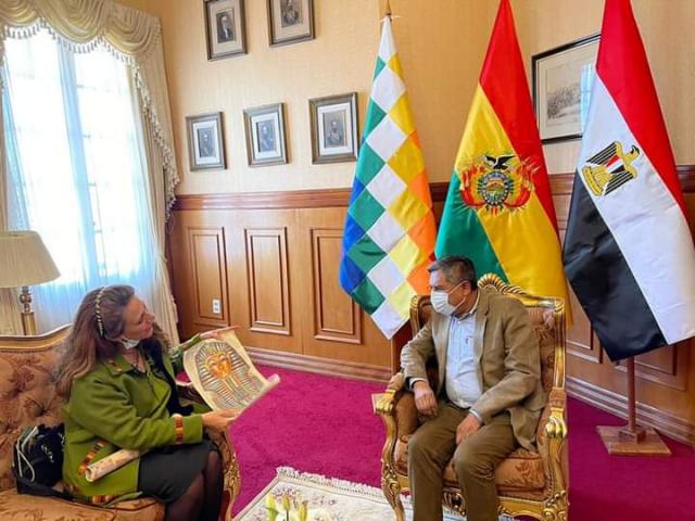 وزير خارجية بوليفيا والسفيرة المصرية
