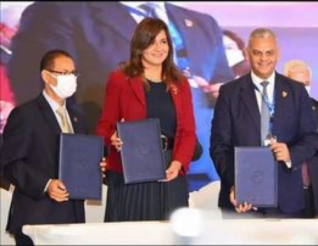 وزيرة الهجرة نبيلة مكرم