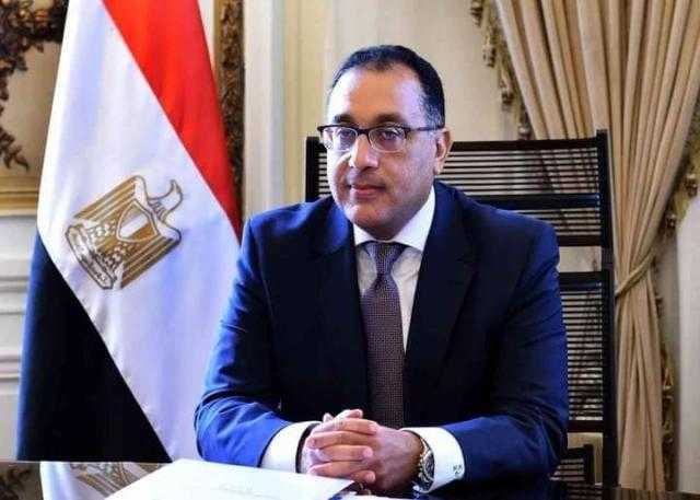رئيس الوزراء يعود إلى القاهرة قادما من تونس