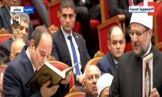 وزير الأوقاف يهدي الرئيس السيسي نسخة من المصحف الشريف