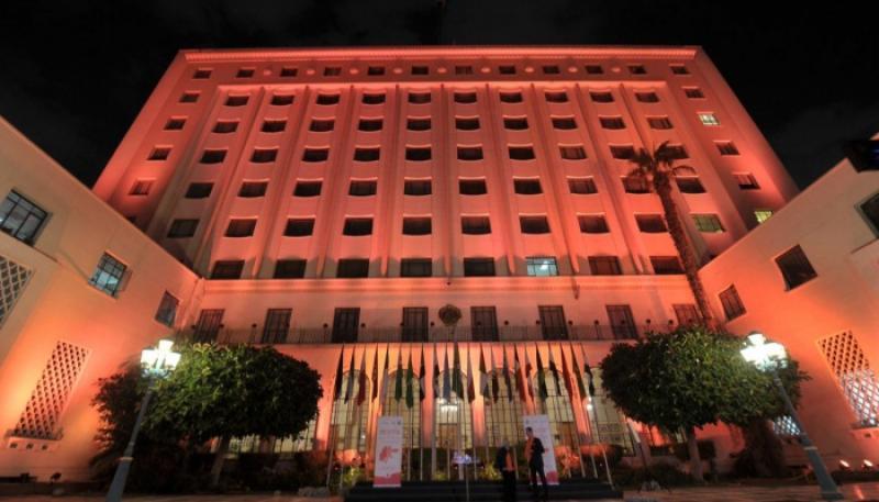 إنارة مقر الجامعة العربية باللون البرتقالي