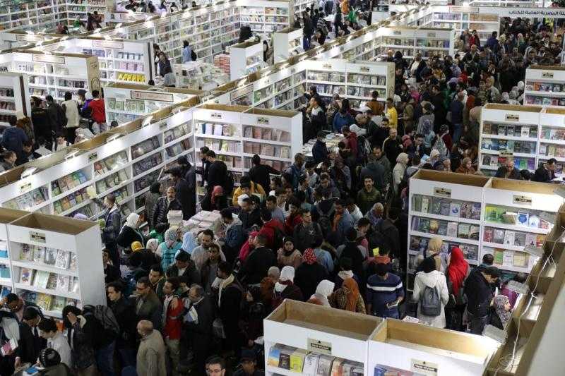 هيئة الكتاب تحقق أعلى مبيعات 84 الف نسخة في تاريخ معرض القاهرة الدولي للكتاب