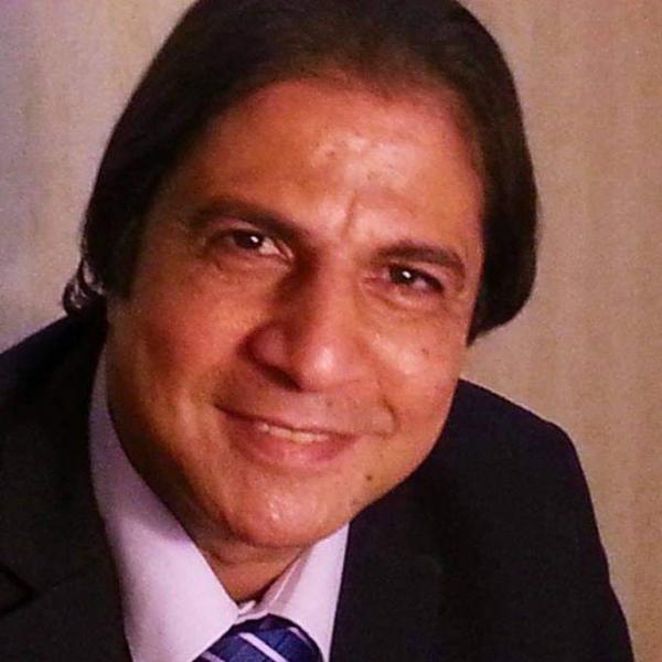 الكاتب الصحفى عبدالنبي عبدالستار