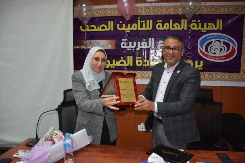تأمين صحى الغربية يكرم الدكتورة هالة الهلباوي لبلوغها سن المعاش