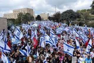 مظاهرات ضخمة بالقدس.. تنادى : ”نتنياهو خطر على إسرائيل”