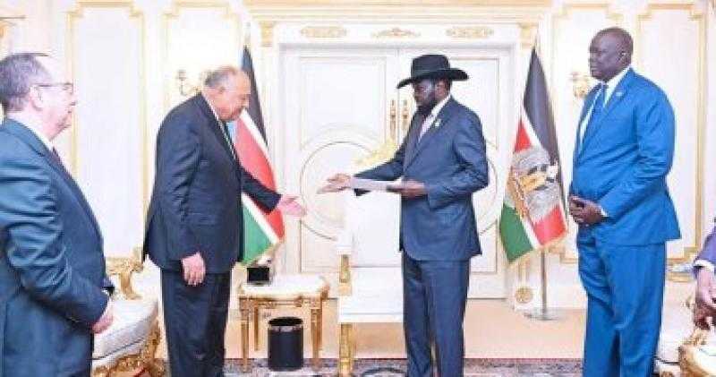 سامح شكرى يسلم رسالة من السيسى إلى رئيس جنوب السودان