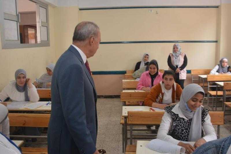 محافظ القليوبية، يتفقد عددا من لجان امتحانات الدبلومات الفنية