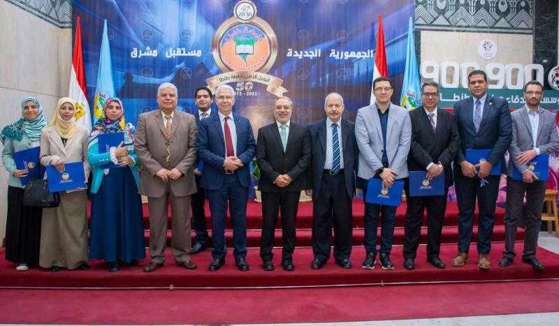 رئيس جامعة طنطا يكرم 9 من أعضاء هيئة التدريس الفائزين بجوائز الجامعة التقديرية والتشجيعية