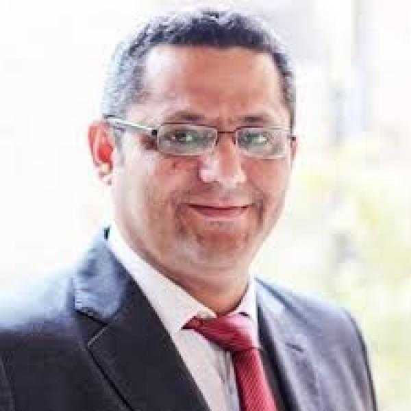 نقيب الصحفيين يطالب رئيس الوزراء بإعادة النظر في أوضاع الصحفيين المؤقتين بالمؤسسات القومية
