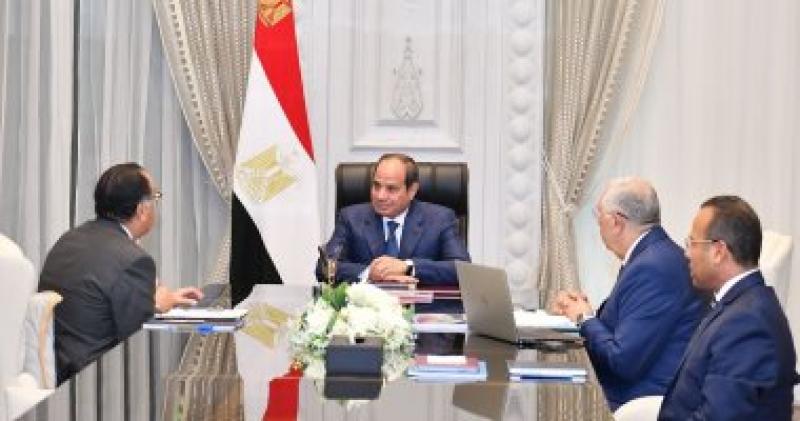 الرئيس السيسي يجتمع برئيس الوزراء ووزير الزراعة