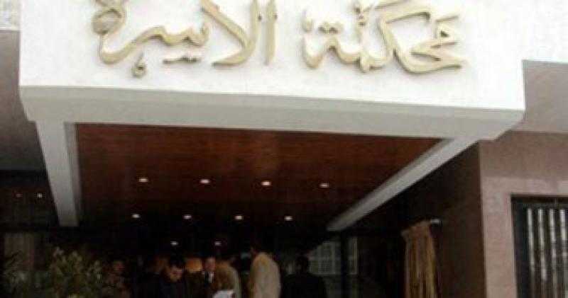 زوج لمحكمة الأسرة: زوجتى تتقاضى 70 ألف جنيه نفقات وتلاحقنى بقضايا حبس”