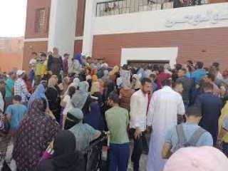 مواطنون يتوافدون بكثافة لعمل توكيلات للرئيس السيسي
