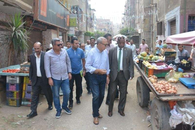 محافظ القليوبية وحملة في اسواق بنها لمتابعة توافر السلع