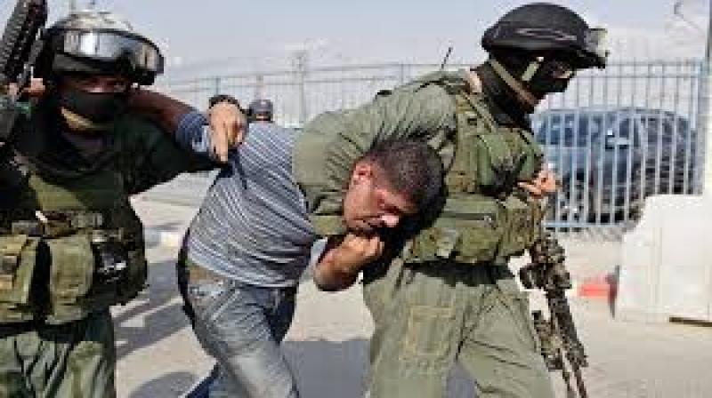 قوات الاحتلال تعتقل فلسطيني ارشيفية