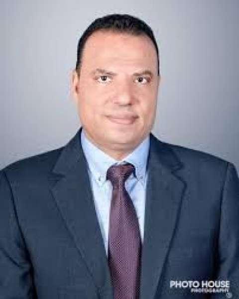 الكاتب الصحفي والأديب بسام عبدالسميع
