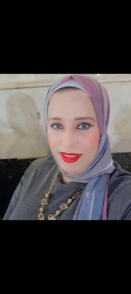 الكاتبة منى شهاب