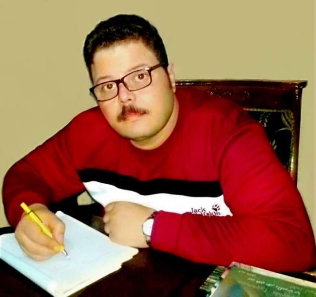 الكاتب الصحفي الحسين عبدالرازق 