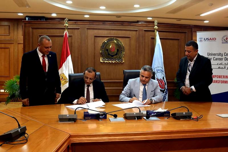 خلال توقيع البروتوكول