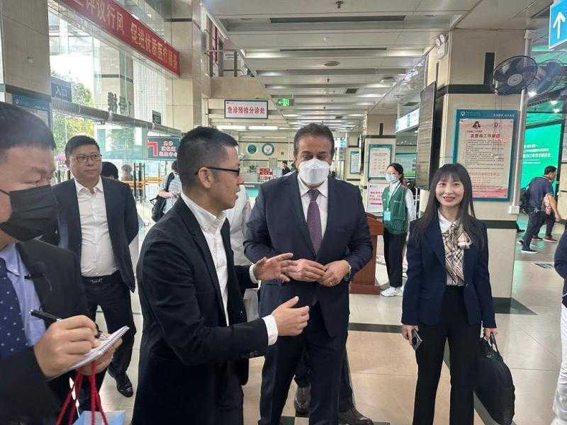 وزير الصحة يزور مستشفى شن جن بالصين للاطلاع على تجربة المستشفيات الذكية