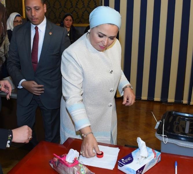 قرينة الرئيس انتصار السيسي