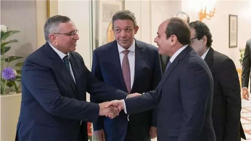 السيسي يصافح عبد السند يمامة