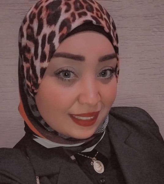 الكاتبة إيمان مصطفى
