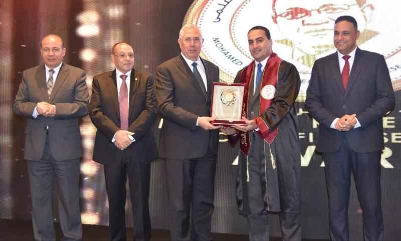 الدكتور محمد العيسوى يتسلم جائزة محمد ربيع ناصر للبحث العلمي لعام 2023