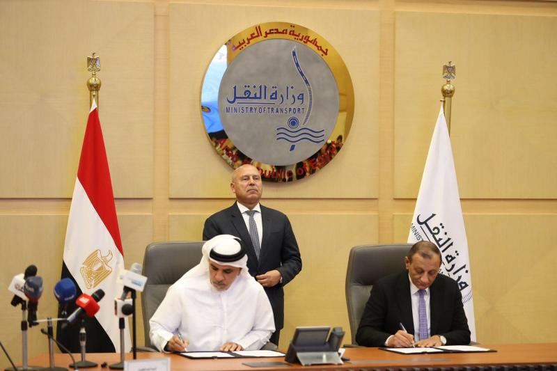 توقيع اتفاقية وزارة النقل مع موانئ أبوظبي