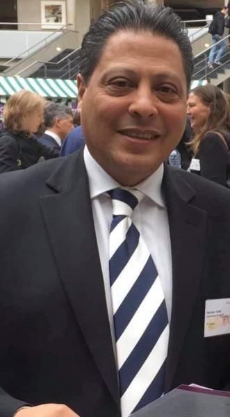 الكاتب الكبير الدكتور هشام فريد 
