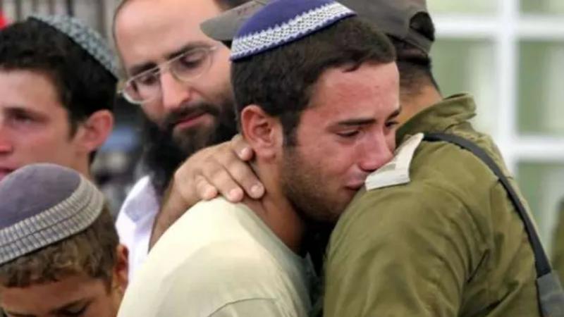 جنود من جيش الاحتلال يبكون قتلاهم في غزة