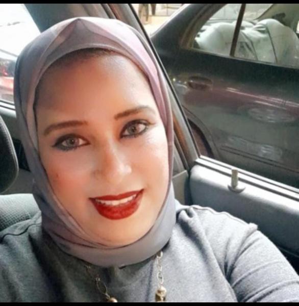 الكاتبة مني شهاب