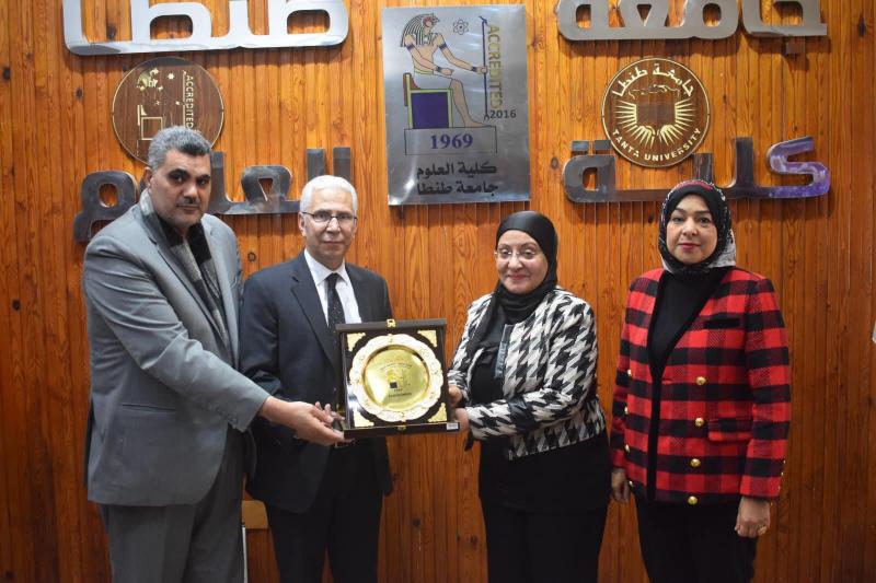 تكريم الدكتور كمال عكاشة نائب رئيس الجامعة السابق بمجلس علوم طنطا