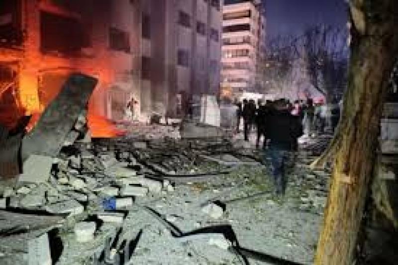 استهداف إسرائيل مبنى سكني بدمشق