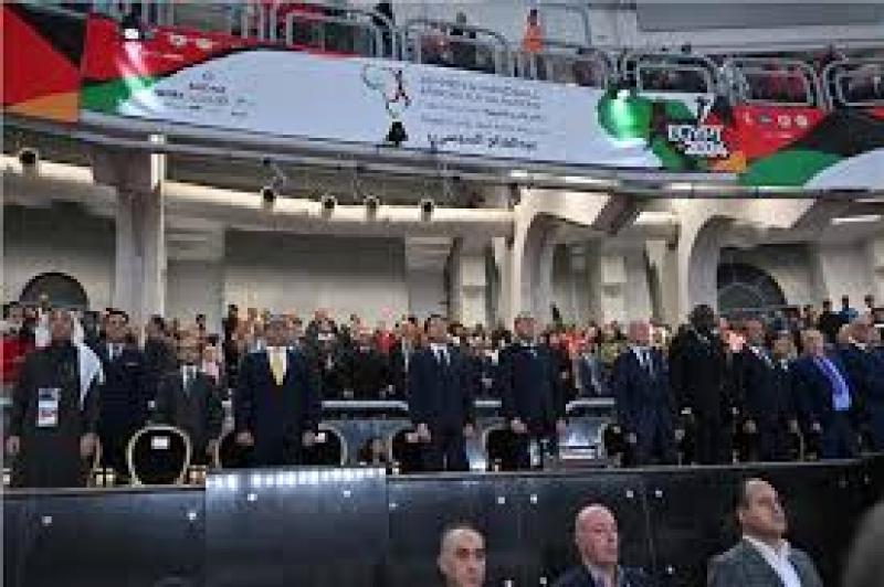 جانب من مراسم تسليم الكأس