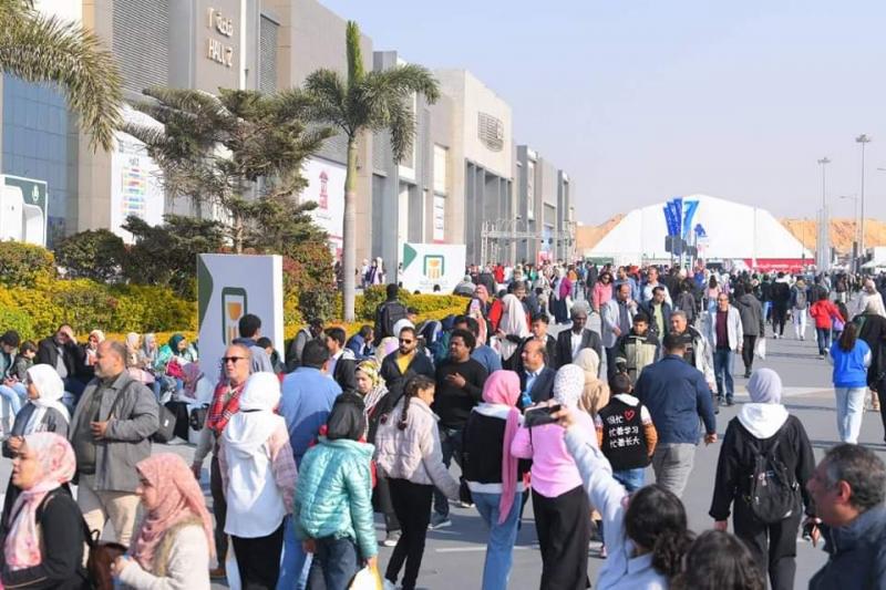 زوار معرض القاهرة الدولي للكتاب