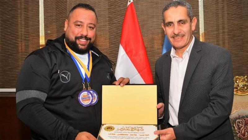 محافظ الغربية يهنئ البطل حامد خلاف لحصوله على ذهبية العالم في القوة البدنية