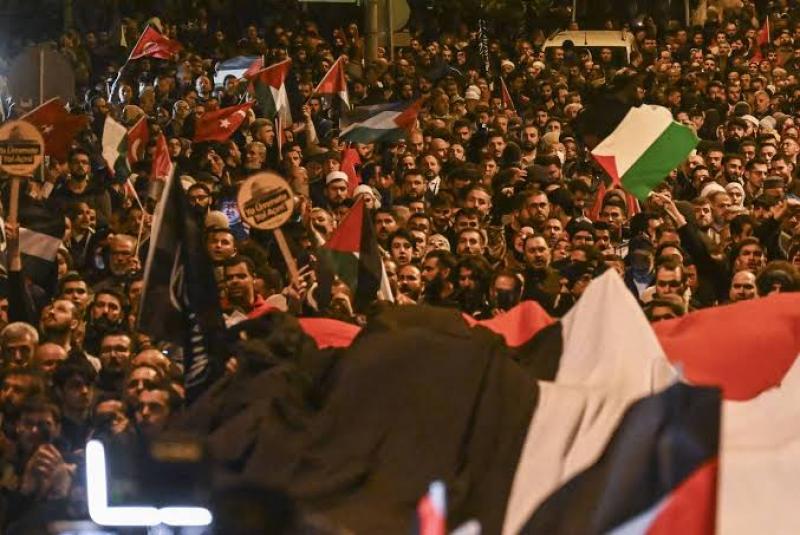 مظاهرات تطالب بوقف العدوان على غزة