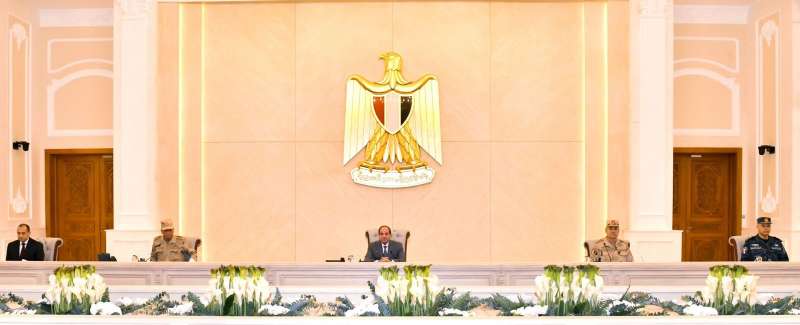 الرئيس السيسي يجتمع بقادة القوات المسلحة