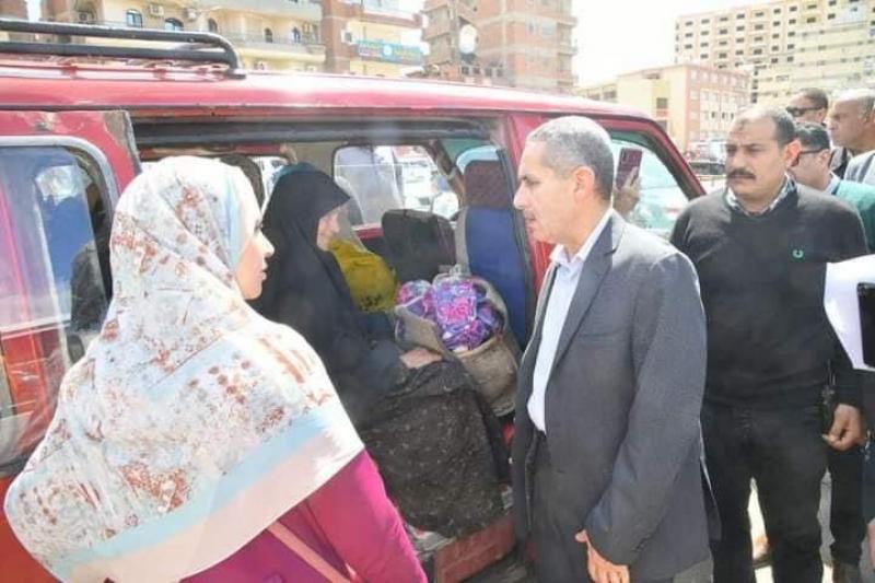 د. طارق رحمى خلال جولته