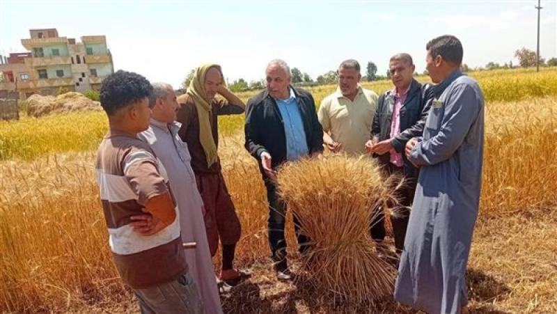 متابعة وكيل الوزارة للإدارات الزراعية