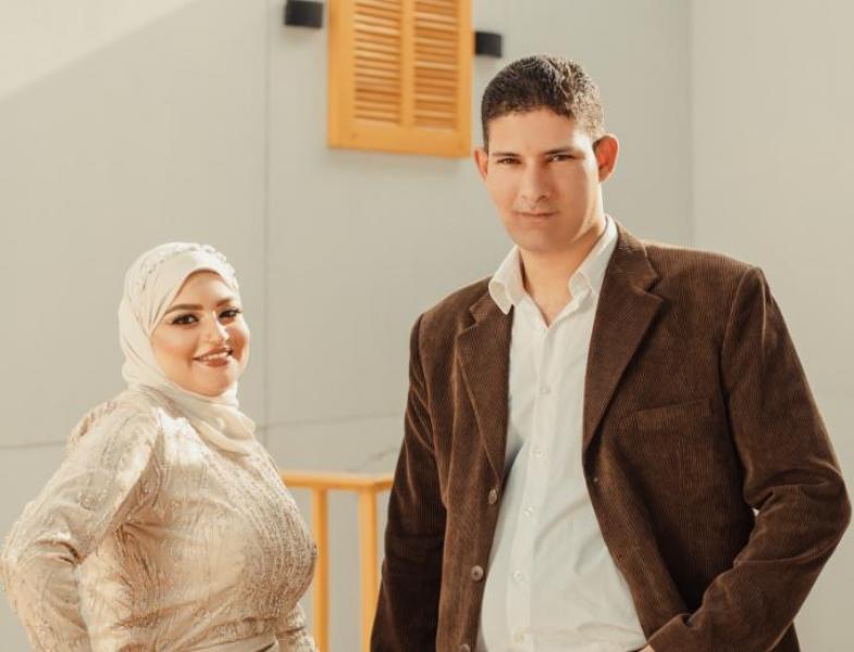 الكاتب الصحفي إسلام عبدالرحيم و خطيبته دينا أحمد
